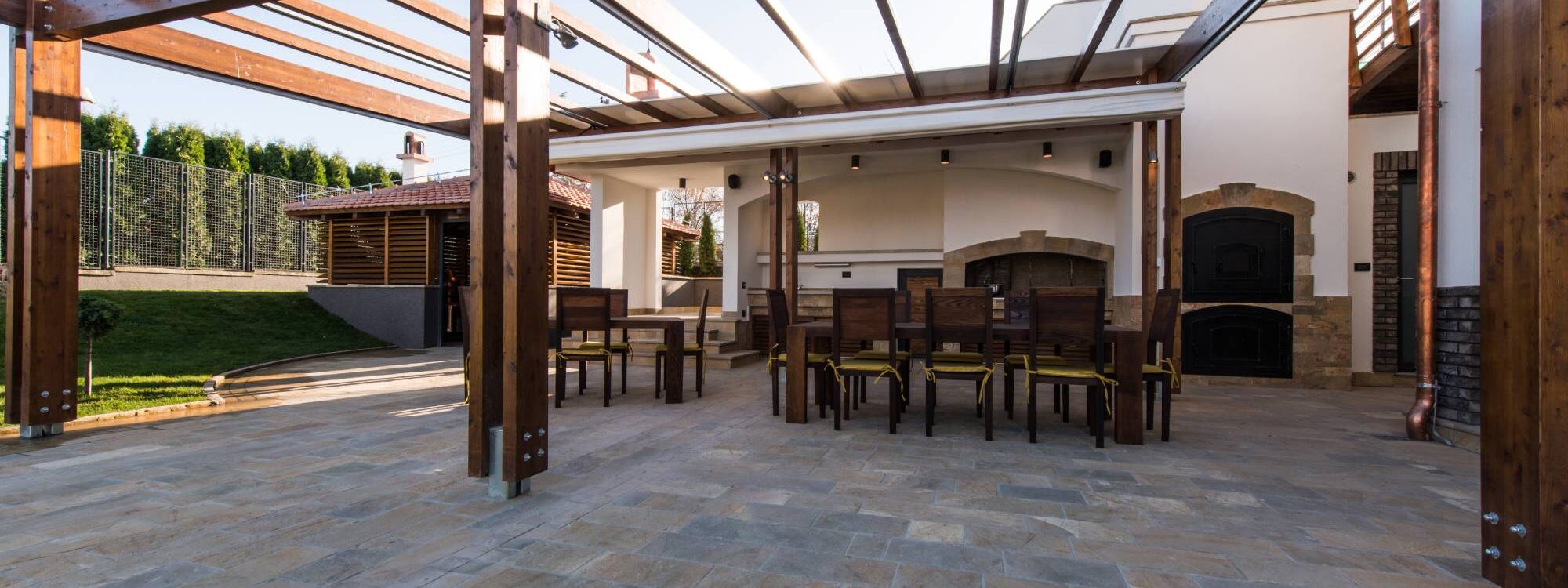 Dalle b&eacute;ton, chape ou carrelage : quelle solution pour une terrasse ext&eacute;rieure durable ? S&eacute;lestat